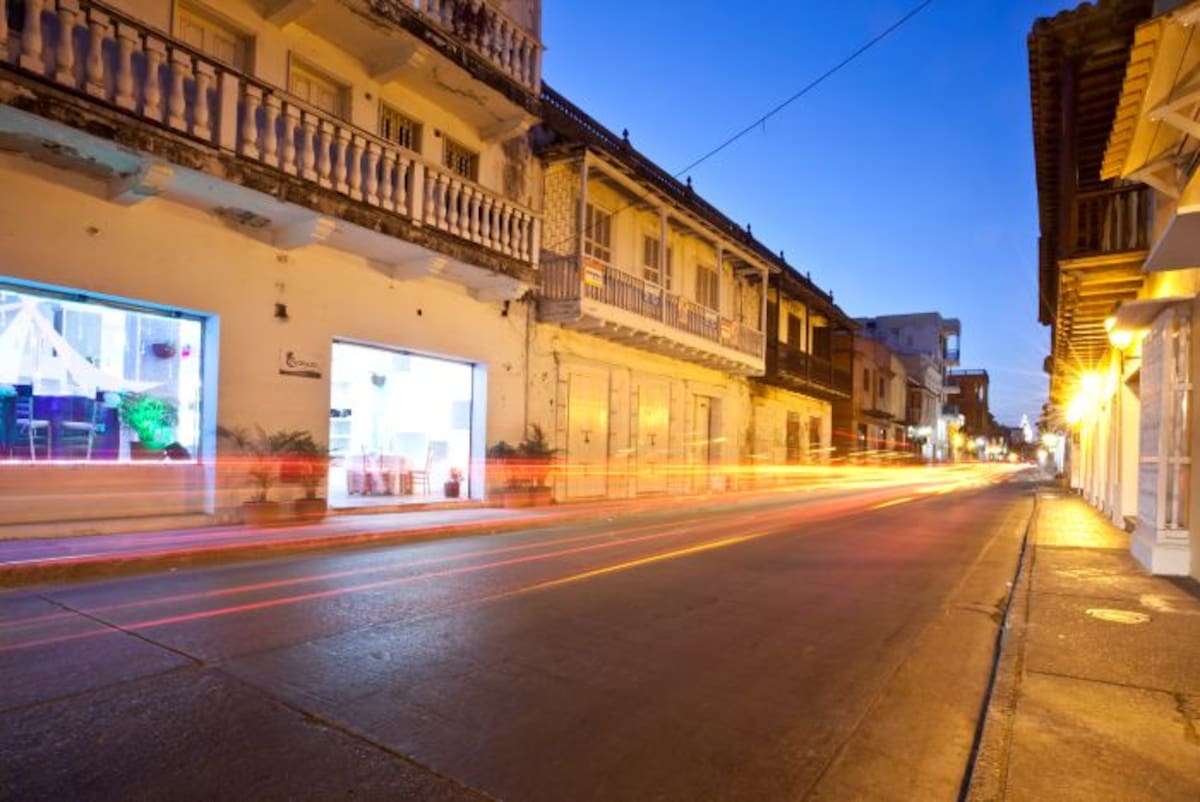 Calle de la Media Luna. Fernando Parra L. – El Universal