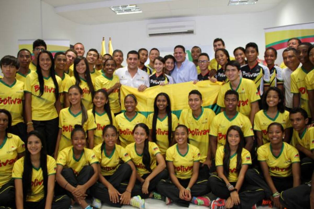Juan Carlos Gossaín, gobernador de Bolívar, realizó reuniones permanentes con los deportistas y apoyó la participación en los Juegos Nacionales de 2015 con más de 20 mil millones de pesos en los últimos dos años. ARCHIVO