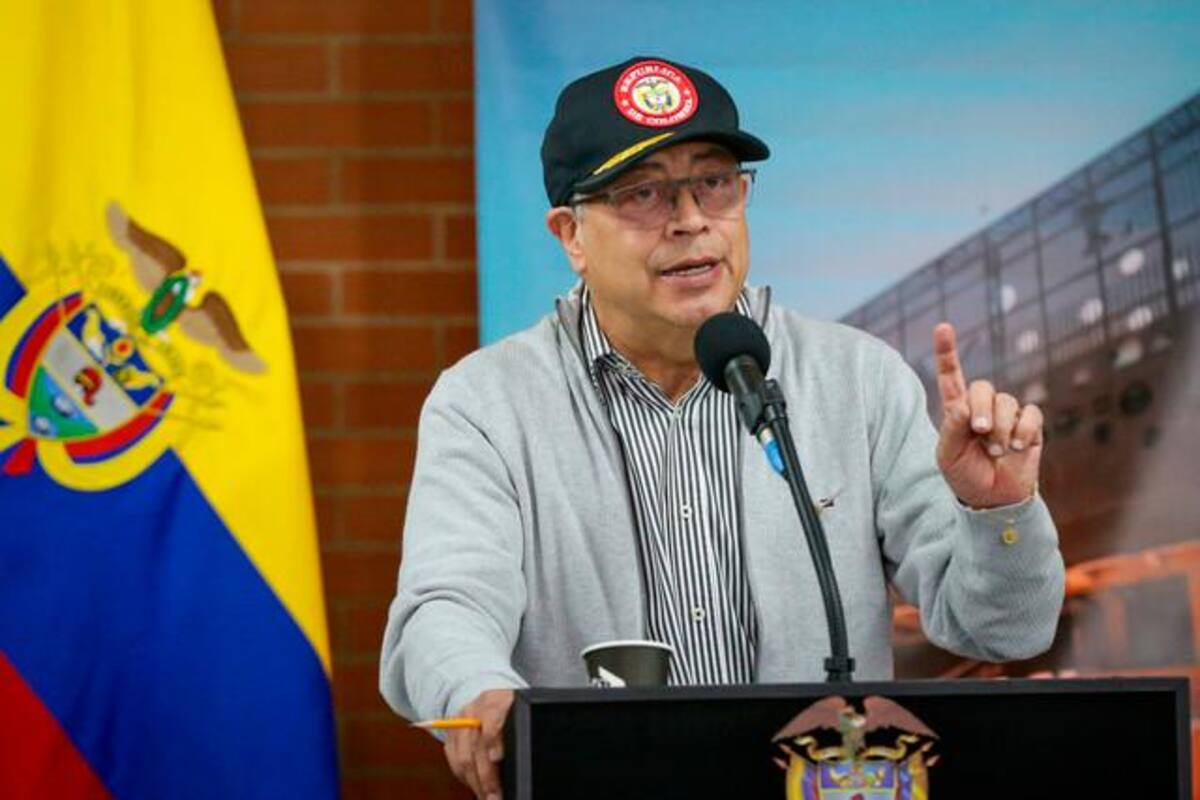 Petro asegura que marchará el primero de mayo “con o sin tarima”