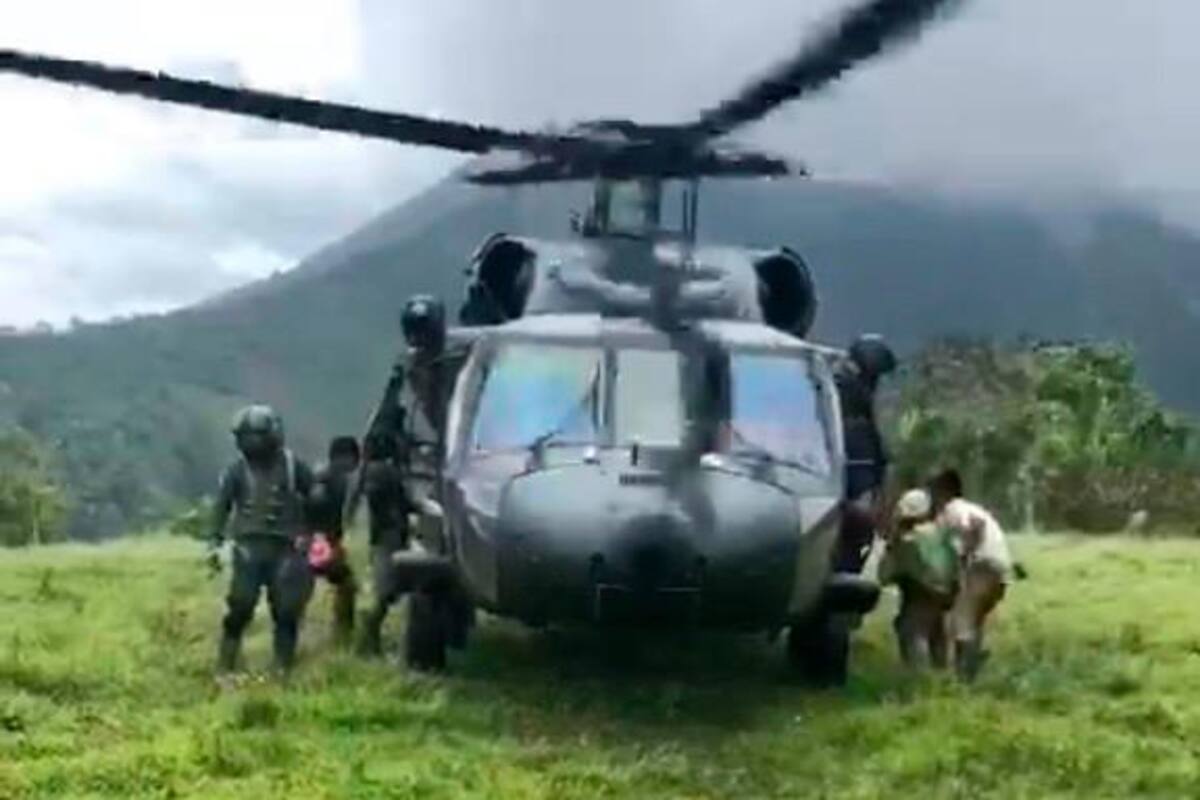 Fuerza aérea trasladó 32 personas afectadas por ola invernal en Dabeiba