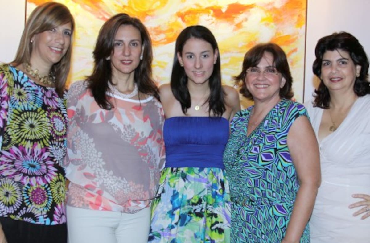 Icha de Bajaire, Rosy de Duque, Silvana Duque Benedetti, Elizabeth de Barona y Berni de Emiliani. Fotos Maruja Parra / El Universal