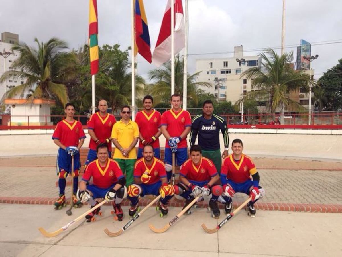 Jugadores cartageneros que practican el hockey. ARCHIVO
