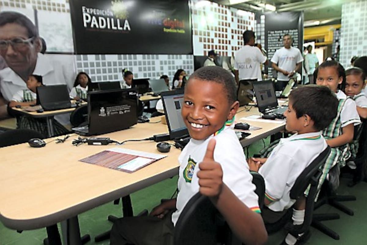 El aula digital cuenta con 25 computadores, a través de los cuales se llevará tecnología a los puertos de la travesía.