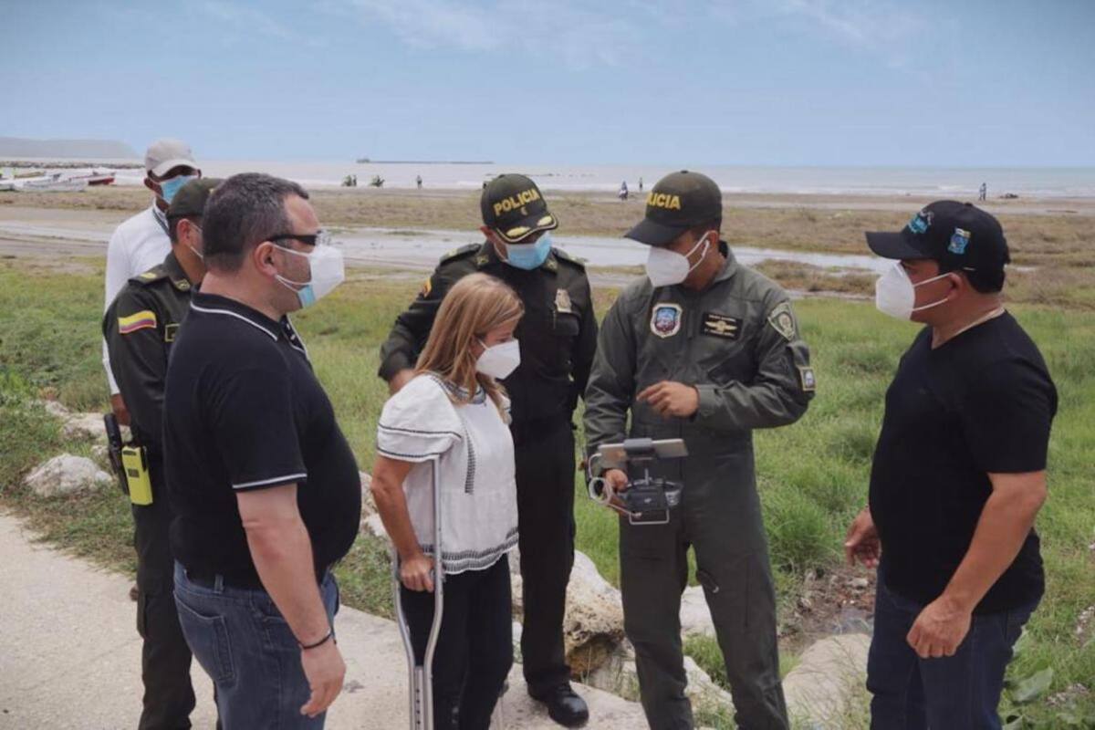 Autoridades recorren el Atlántico para verificar cumplimiento de toque de queda