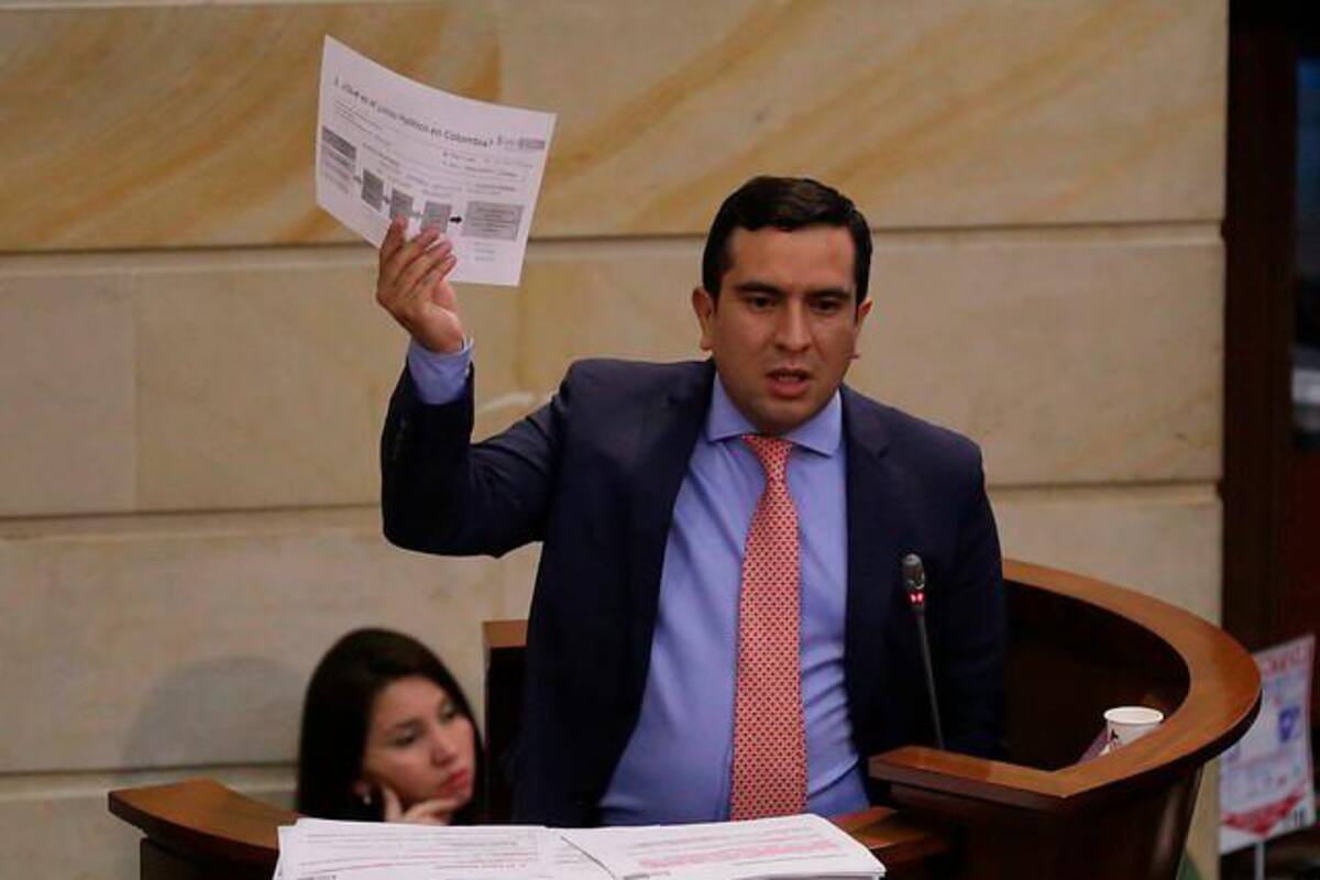 Iván Cepeda pedirá la pérdida de investidura de Edward Rodríguez