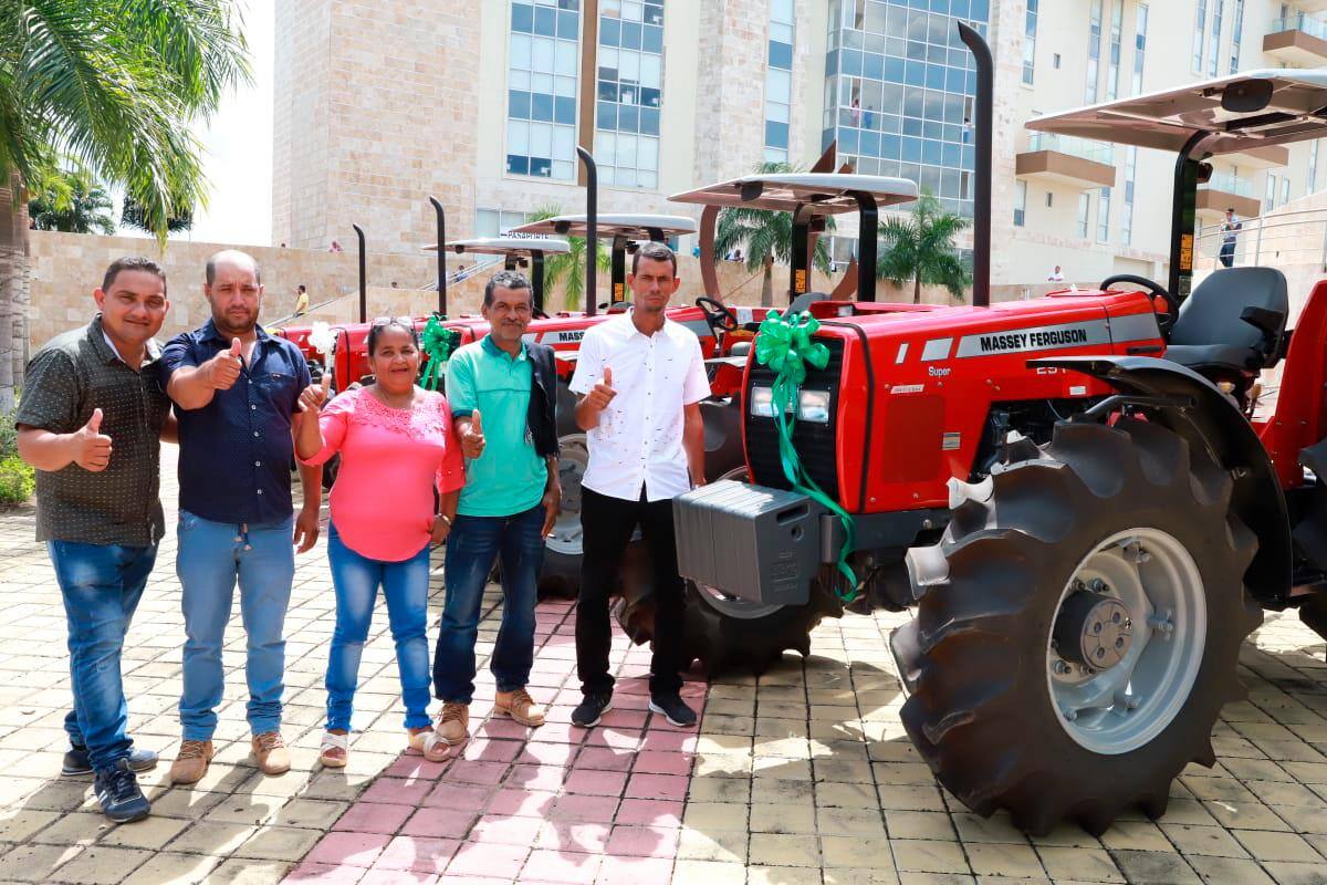 149 productores de arroz fueron beneficiados con maquinaria