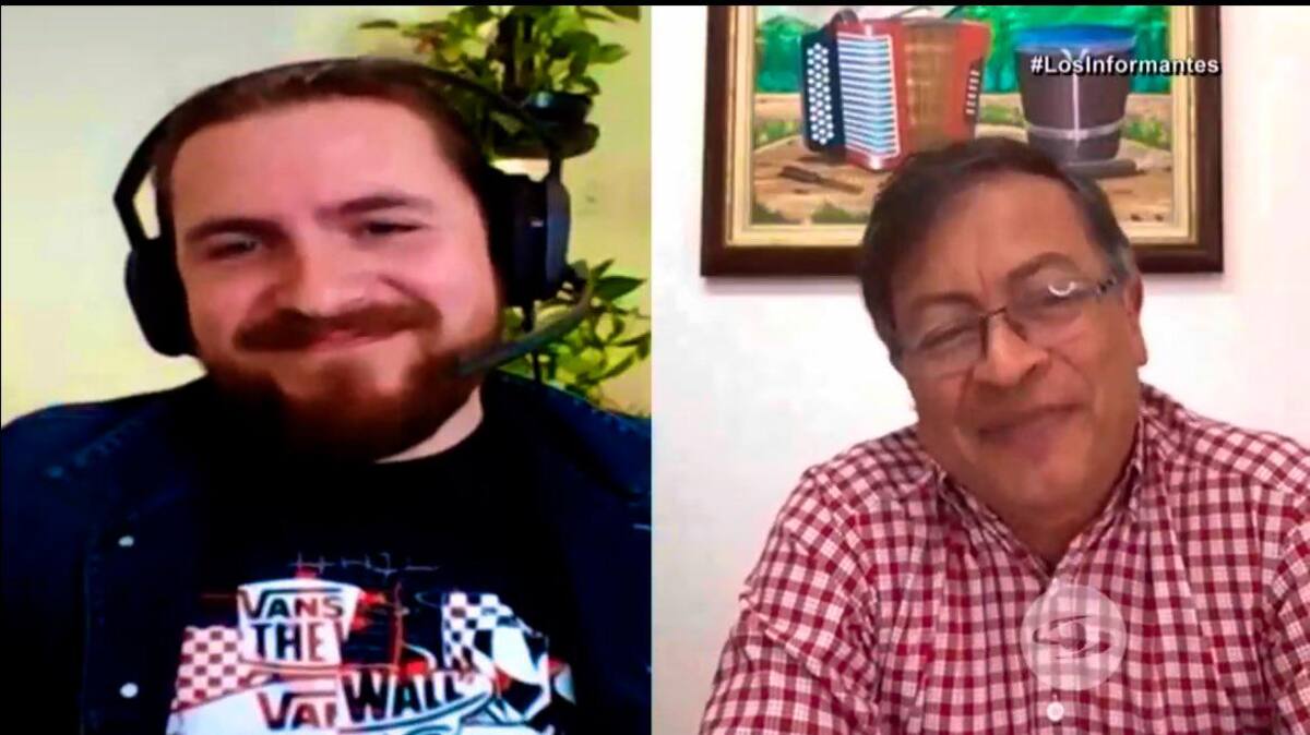 El día en que las dos dimensiones se cruzaron y los dos Gustavos se conocieron, gracias al programa Los Informantes, del canal Caracol. // Cortesía
