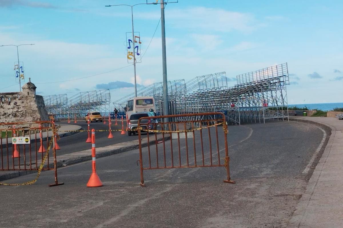 Fotos: Empezó montaje de palcos para Desfile de Independencia, hay cierres