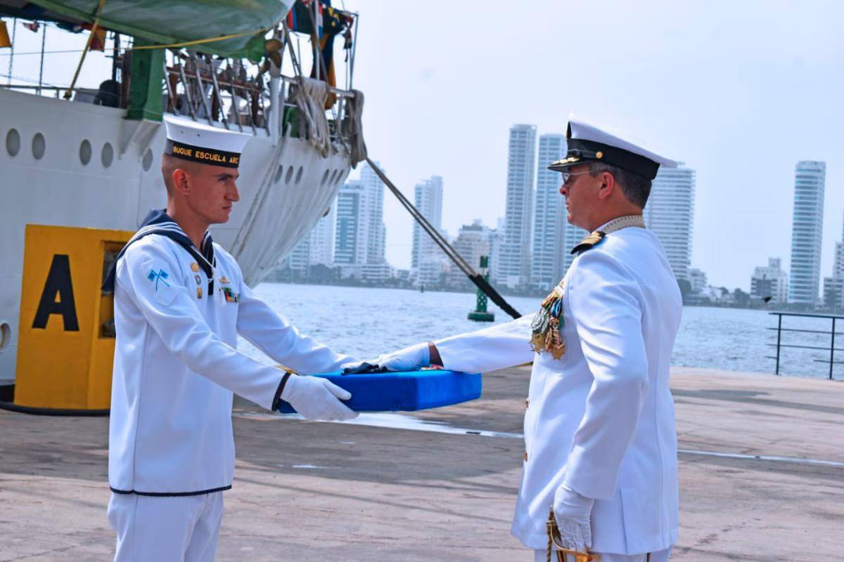 Buque ARC “Gloria” tiene nuevo comandante