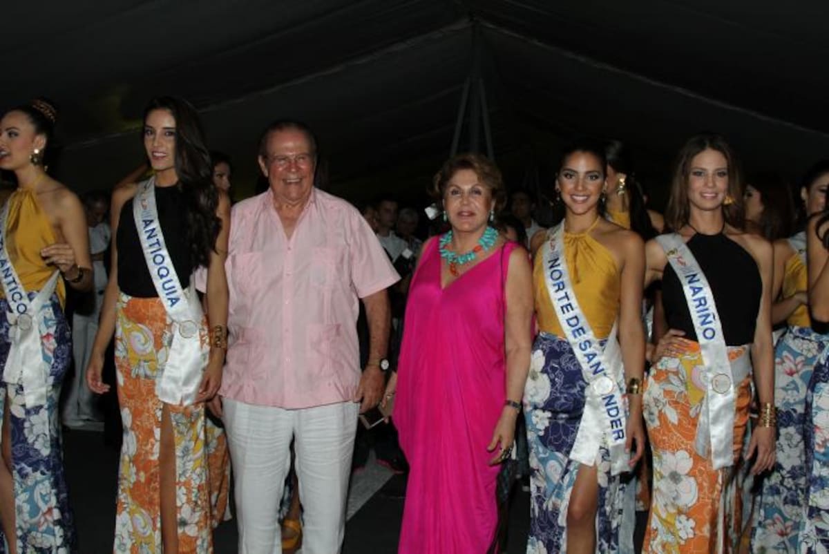 La representante de Antioquia, Alejandra Ochoa; el Cónsul Honorario de Brasil en Cartagena, Reinaldo Martínez; Consuelo Zuluaga; la señorita Norte de Santander, Carolina Gene y la aspirante por Nariño, Carolina Carvajal. MARUJA PARRA