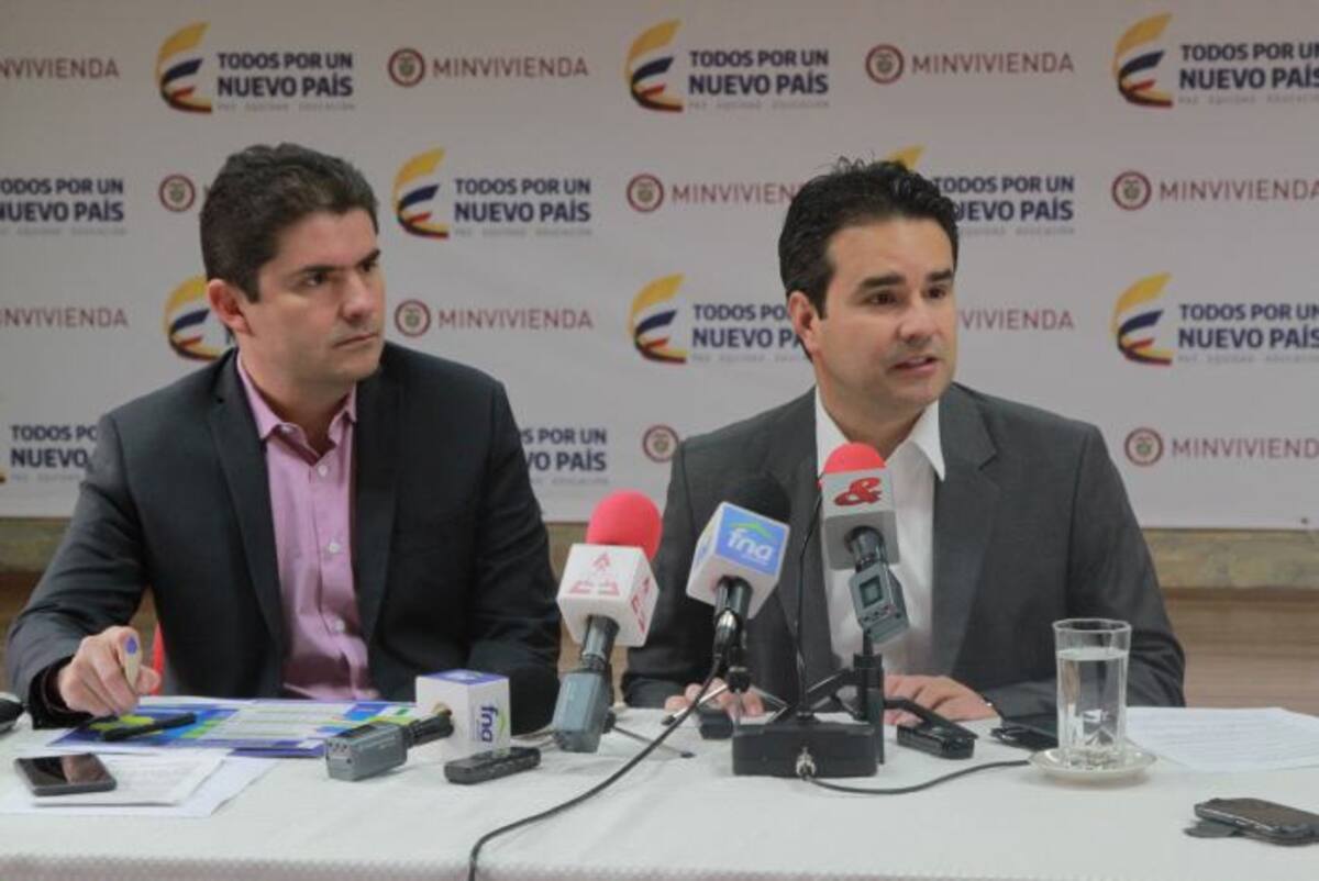 Luis Felipe Henao ministro de Vivienda en compañía de Augusto Posada Sánchez,Presidente del Fondo Nacional del Ahorro. EL UNIVERSAL
