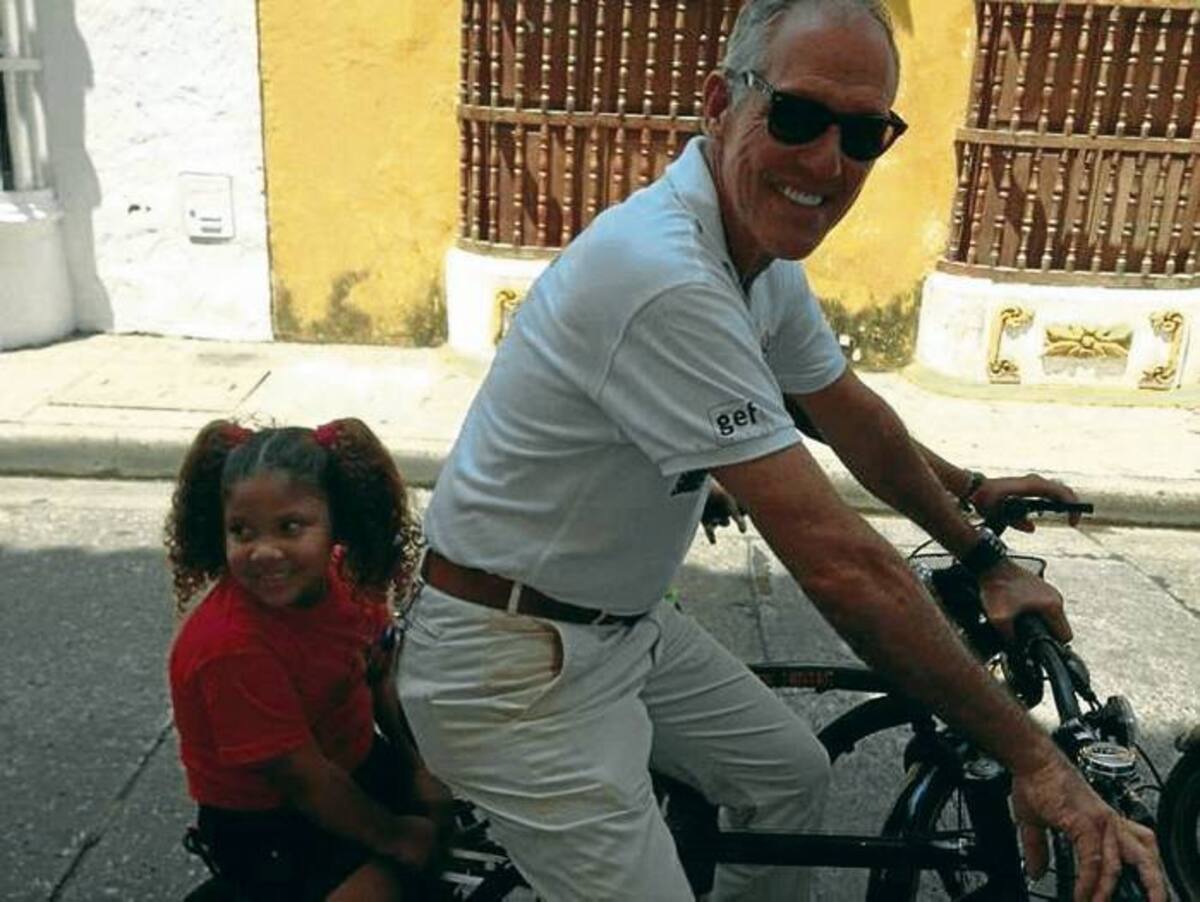 Gerardo Nieto utiliza únicamente su bicicleta como medio de transporte hace 25 años. CORTESÍA