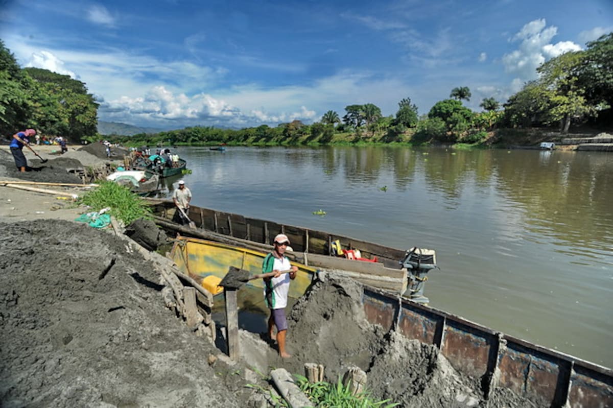 La Virginia. Allí el pasado 31 de diciembre el Cauca descendío hasta 14 centimetros cubicos. Foto el País/Oswaldo Páez - Colprensa