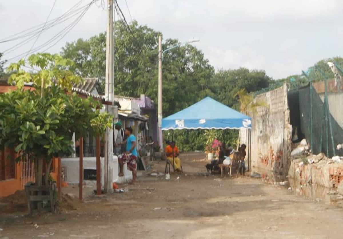 Entrada al sector Santafé, en Manga. JULIO CASTAÑO-EL UNIVERSAL