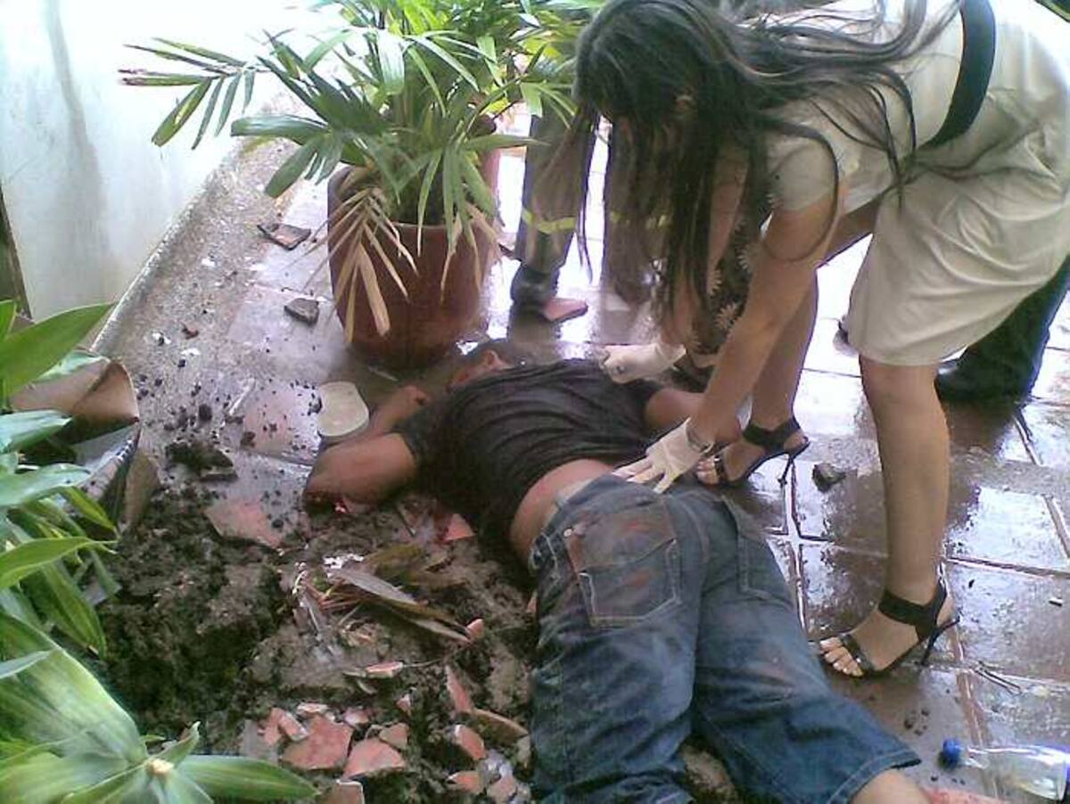 Eduardo Enrique Nieto Martínez, cuando cayó a una de las terrazas del Banco Popular. Cortesía