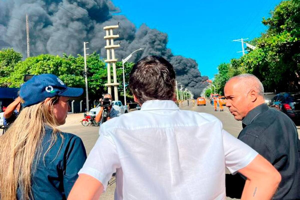 Incendio en Barranquilla: un bombero muerto y la ciudad en emergencia