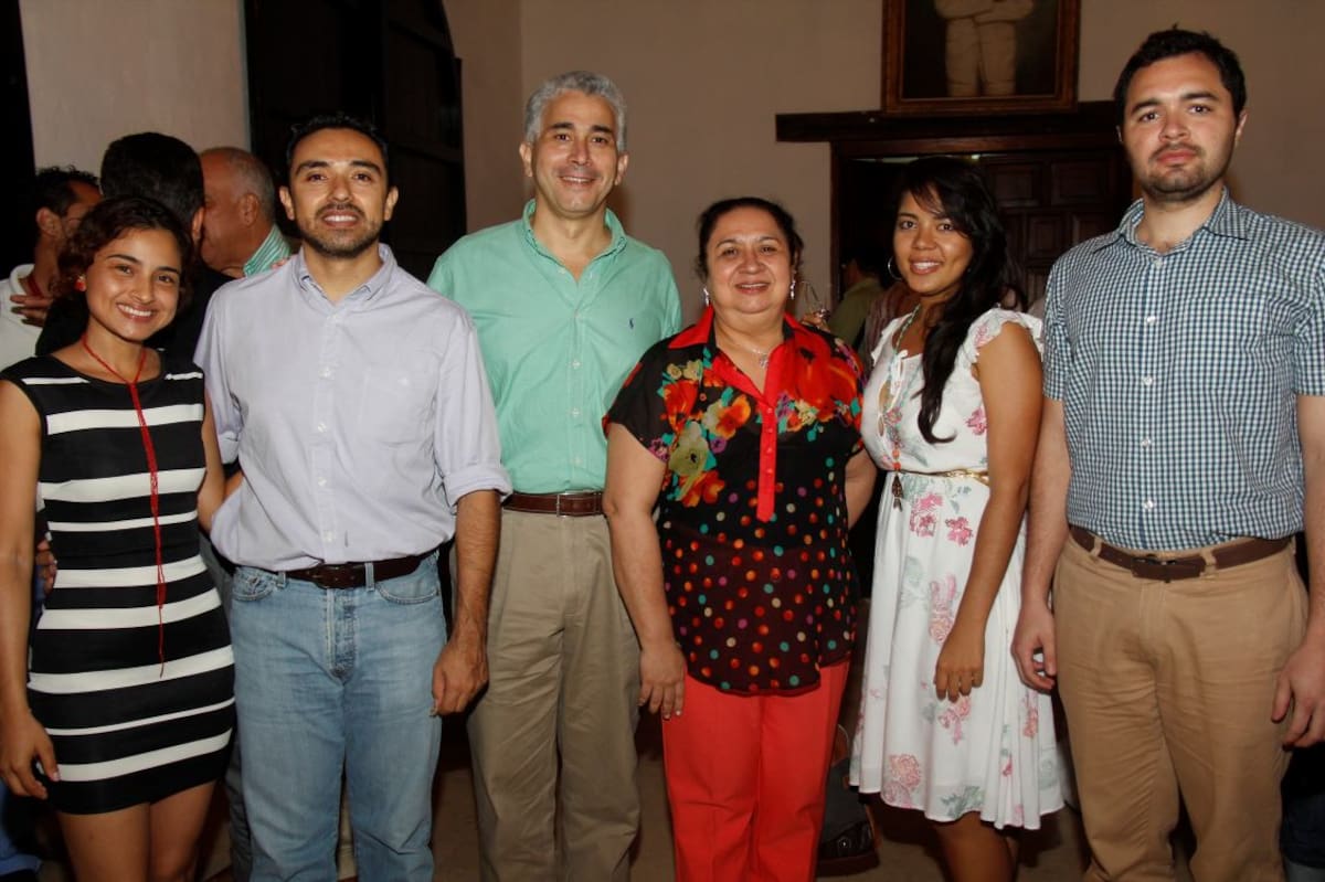 Karelys Guzmán, Javier Pérez. Jaime Bonet, María Aguilera, Karina Acosta y Andrés Sánchez.