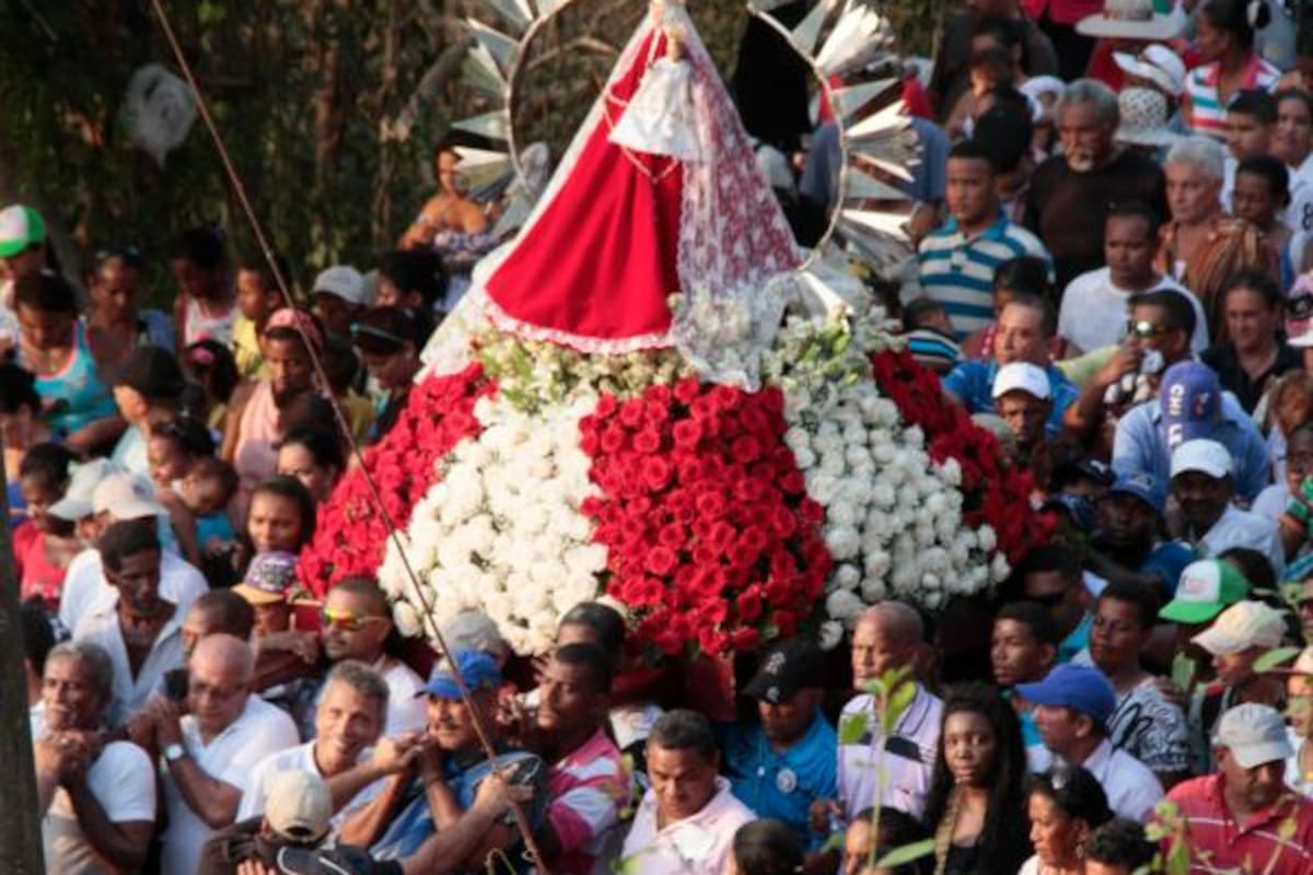 El barrio la Candelaria preparó celebración en honor a su virgen