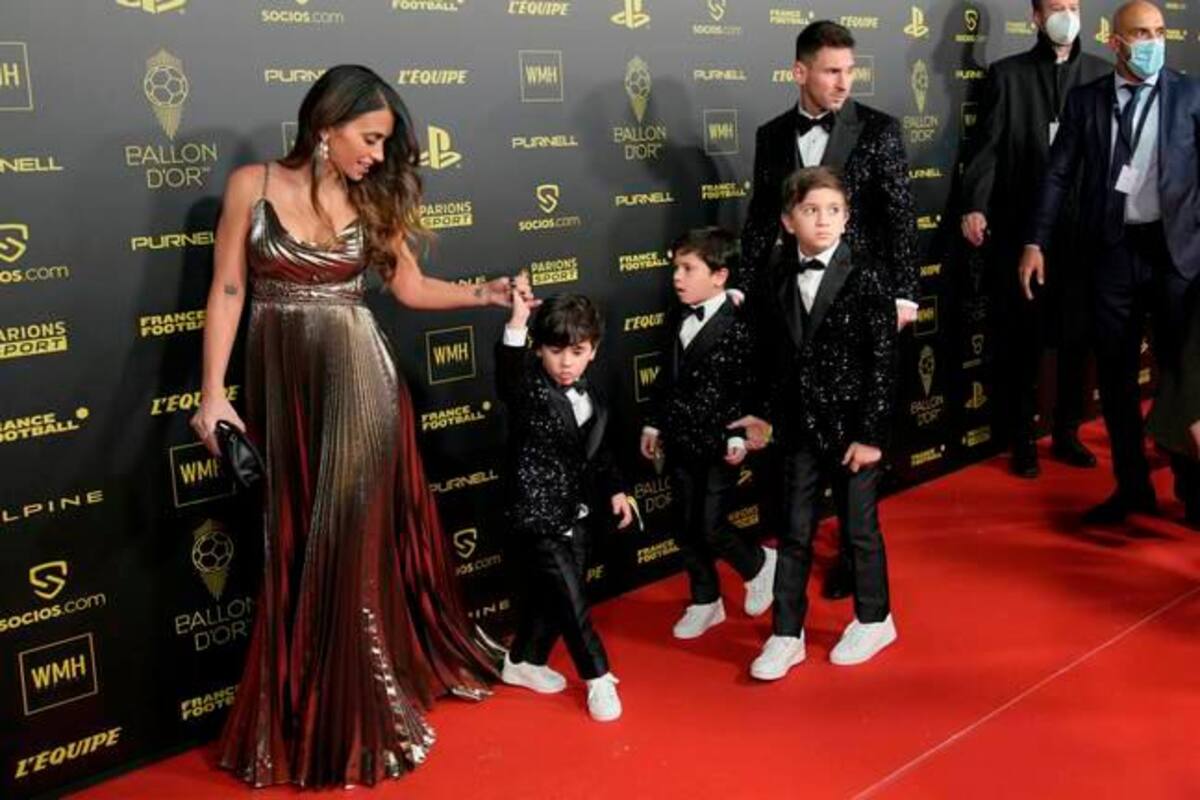 Video: Messi sorprende con un gesto con Antonela en la alfombra roja