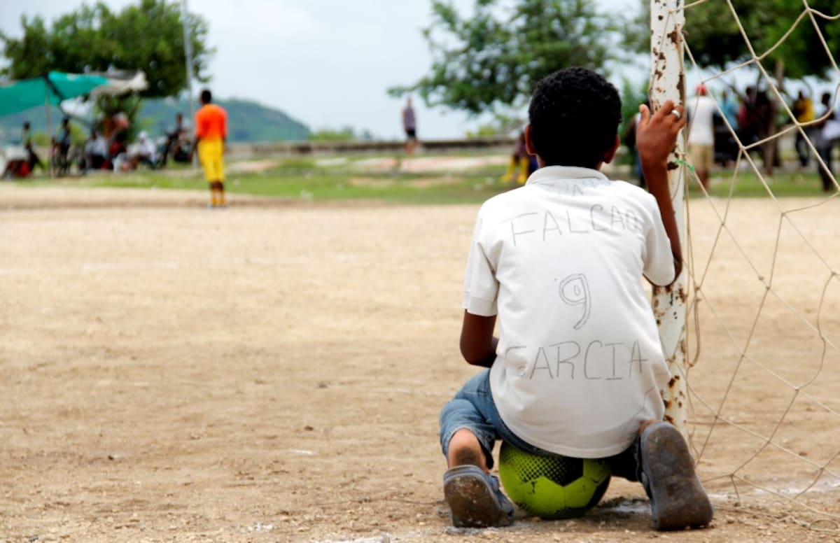 El fútbol es un agente de cambio social que incentiva a los niños a llevar una vida saludable y sin la influencia de las drogas o de la violencia. LUIS C. PRADO