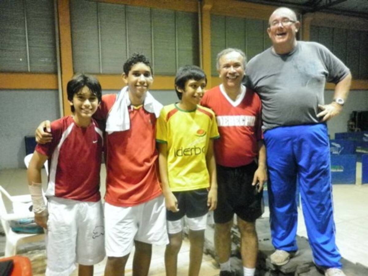 Camilo Porto, Nicolás Muñoz, Jesús Guzmán, Mario Echavarría y Daniel Hollman, participantes de las II Parada de Tenis de Mesa que se realizó el sábado en Chico de Hierro. Cortesía