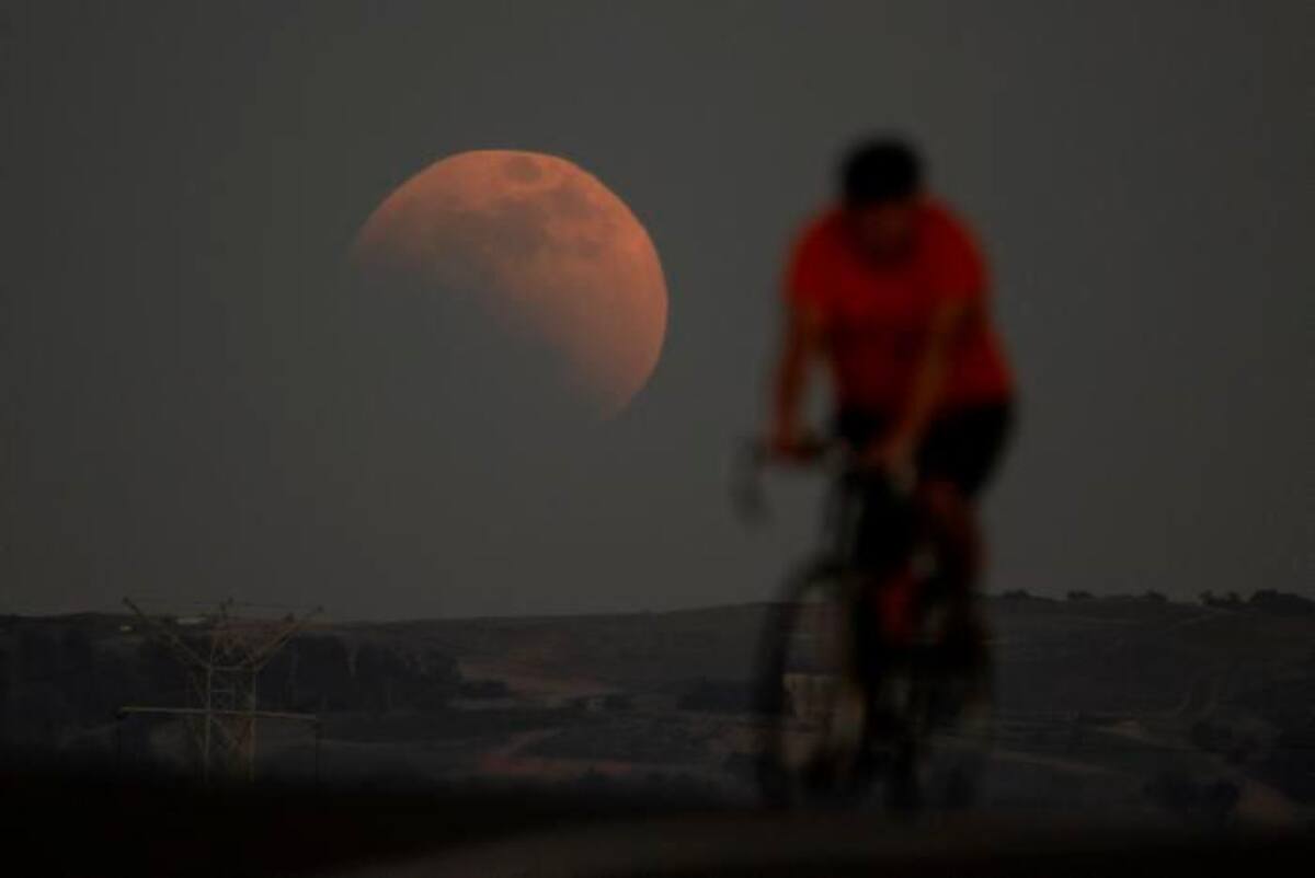 Así se vio el eclipse lunar desde Los Ángeles, Estados Unidos. // AP