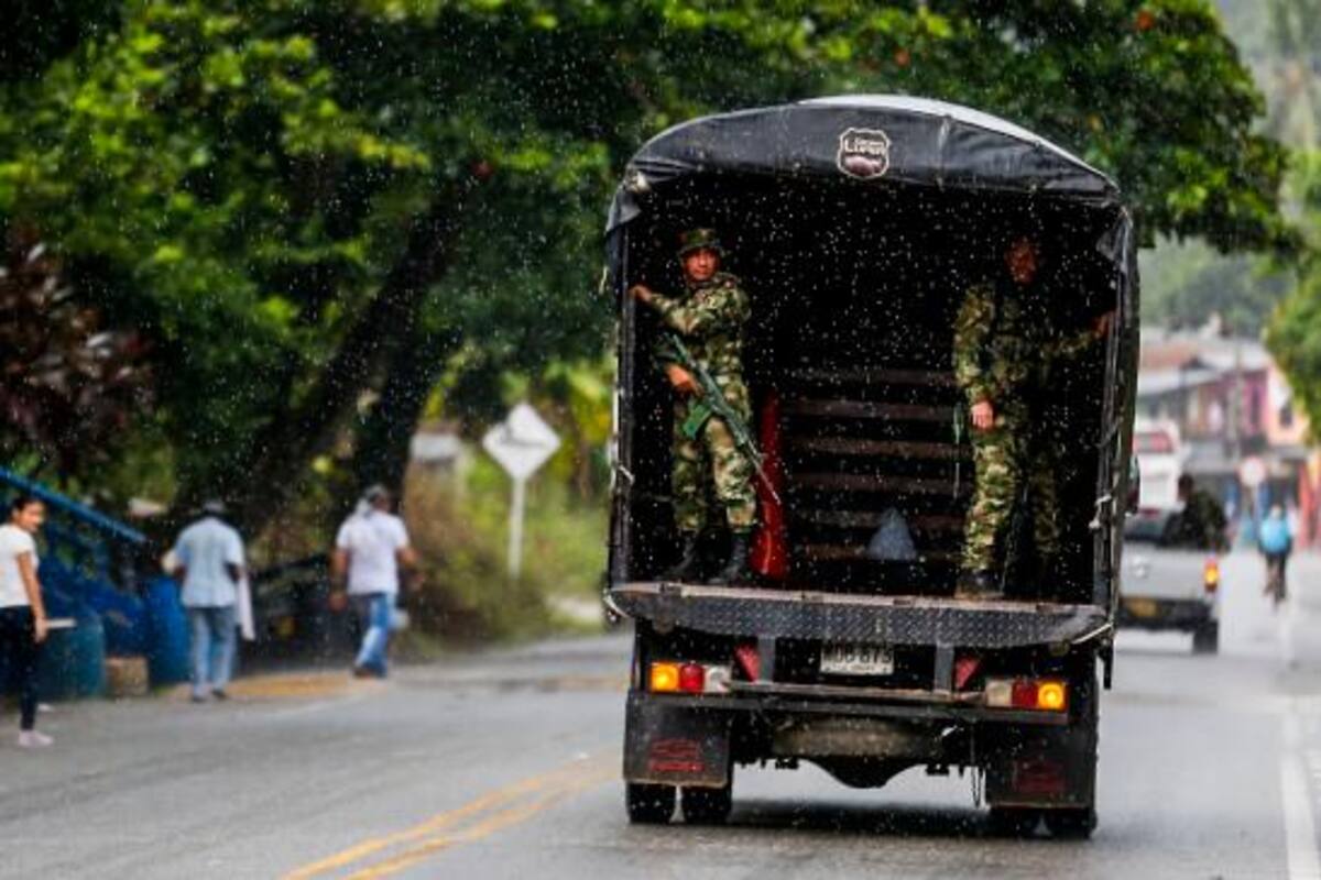 En frente de la comunidad, encapuchados asesinan a tres mineros en Tarazá