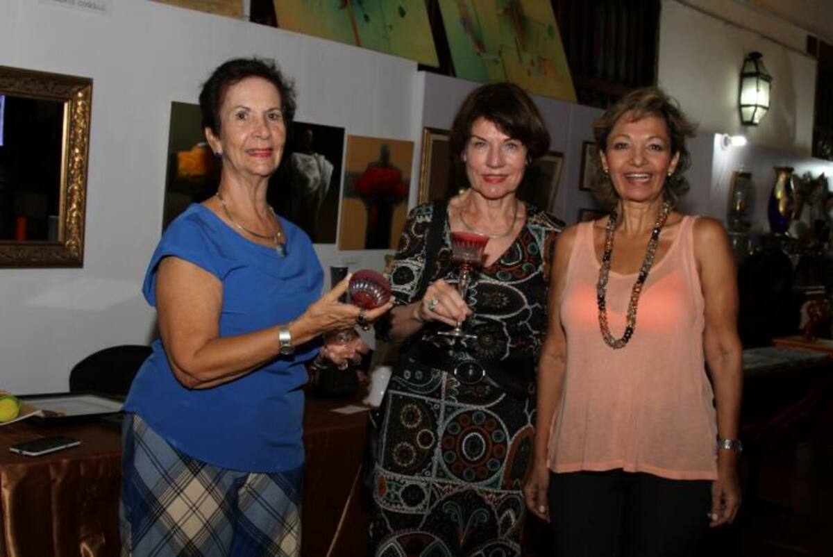 María del Socorro Pinzón, María Luisa Maver y Beatriz García. MARUJA PARRA