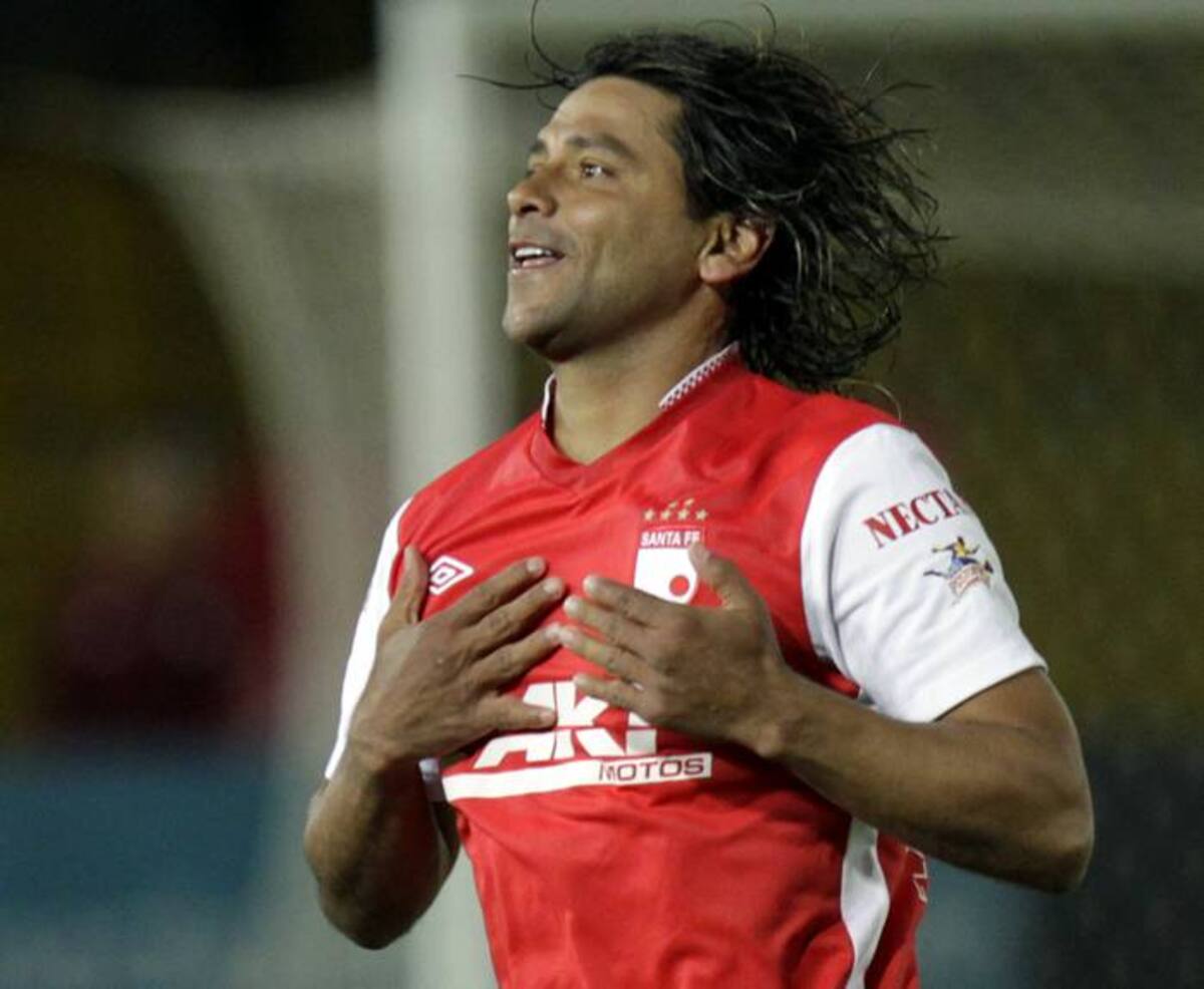 El mediocampista Gerardo Bedoya, del Santa Fe, sufrirá duras sanciones por la agresión a un contrincante en la novena fecha del torneo Clausura del fútbol colombiano. Colprensa