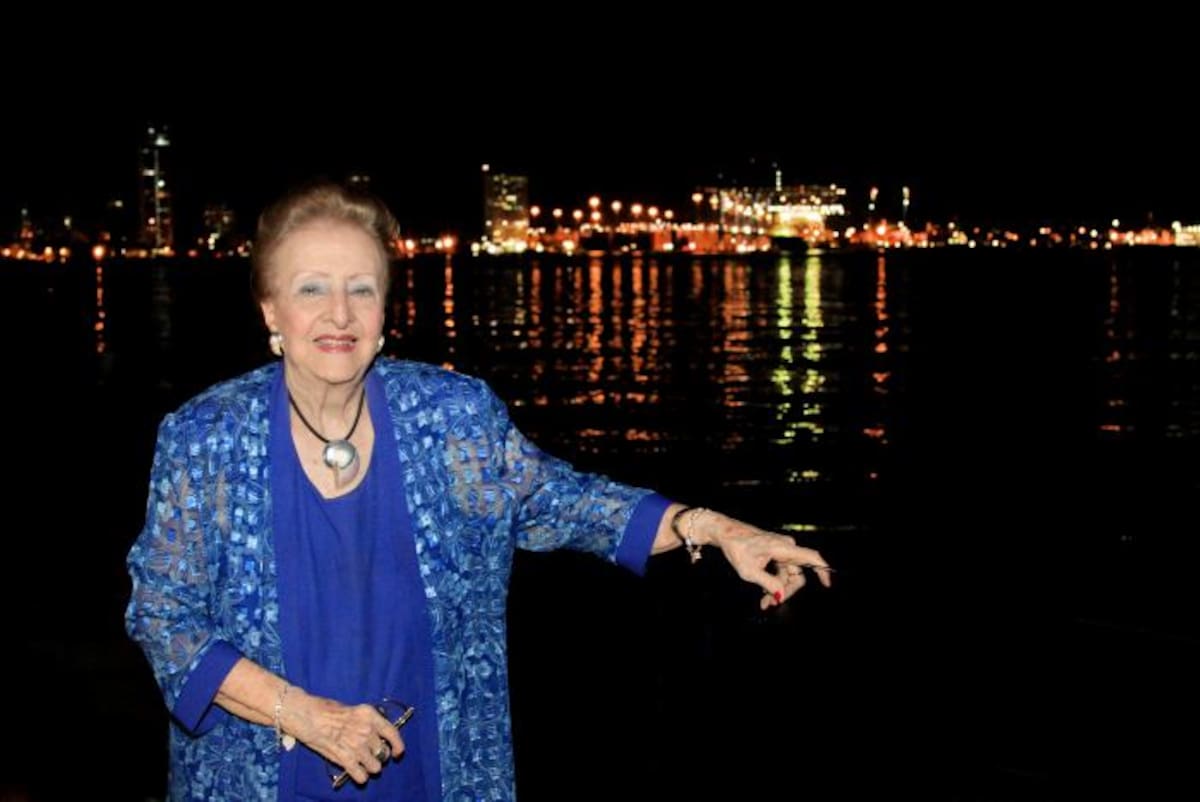 Judith Porto de González en su terraza con vista a la bahía. MARUJA PARRA-EL UNIVERSAL