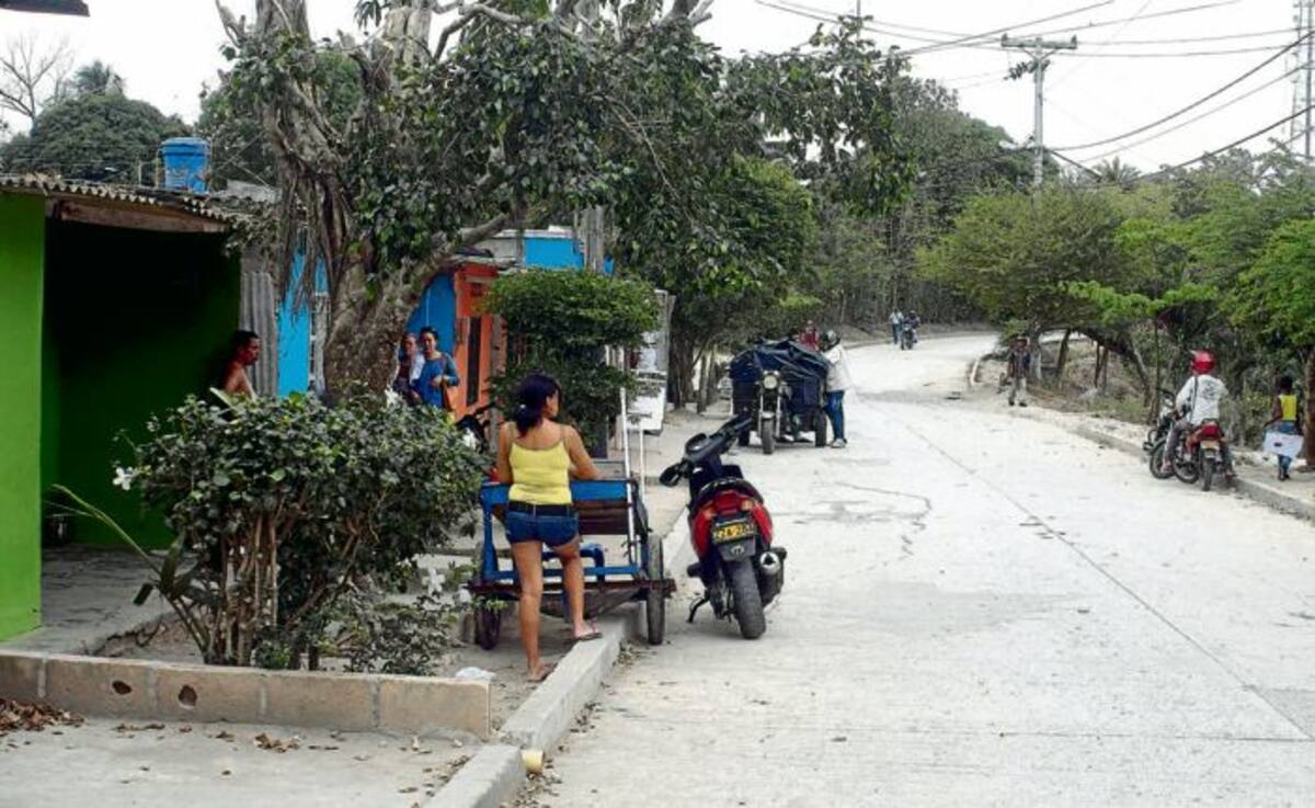 El joven asesinado se hallaba comiendo patilla en una carreta estacionada frente al colegio Dulce Nombre de Jesús.