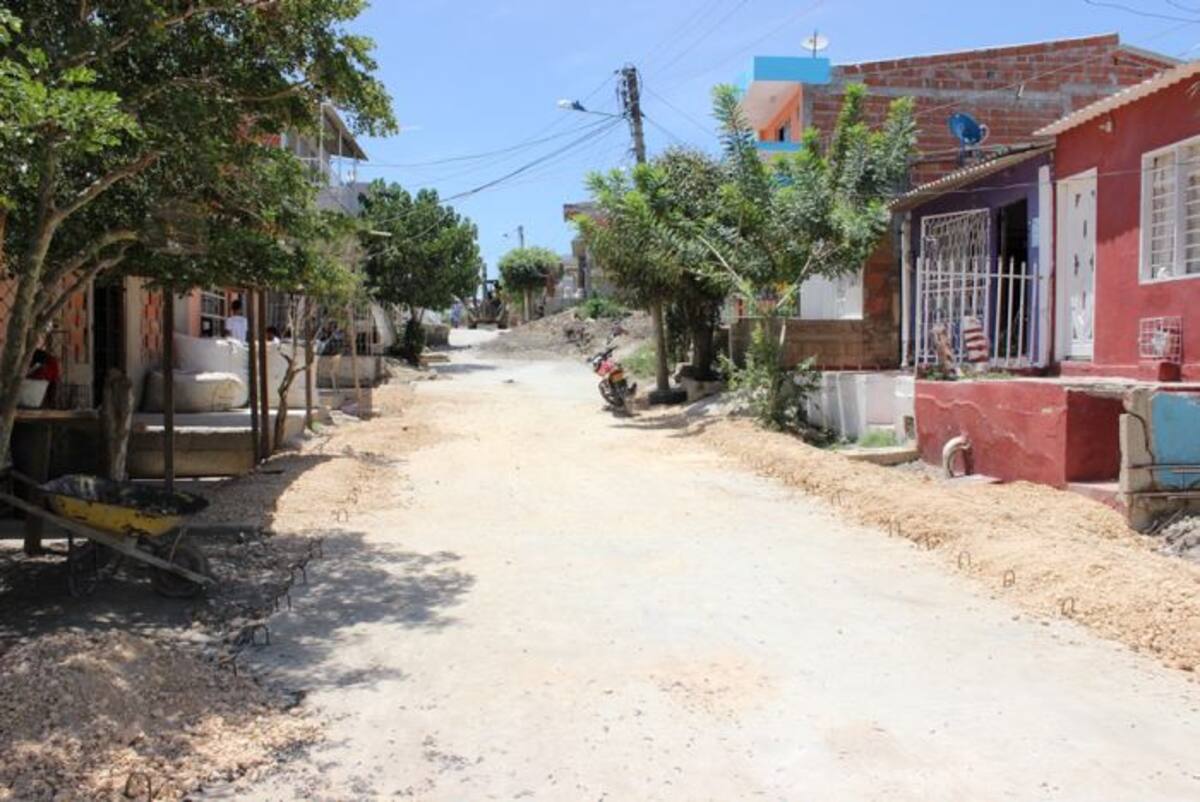Dentro de las obras también ejecutan trabajos de reubicación de acometidas, de registros públicos de acueducto y alcantarillado. Foto: Cortesía