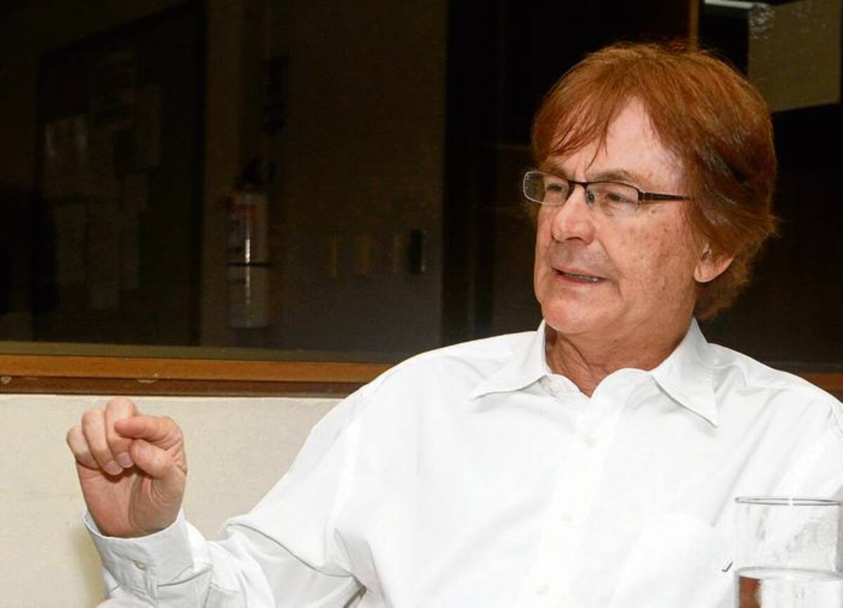 El escritor Carlos Vásquez-Zawadski Julio Castaño