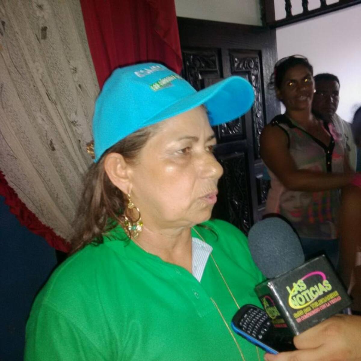 La nueva alcaldesa electa de Los Córdobas, Esmeralda Valverde de Barrios, se posesiona hoy, tras resultar elegida el domingo con 2.807 votos, 251 sufragios más que su más cercano rival Sair Silgado, con 2.556.
