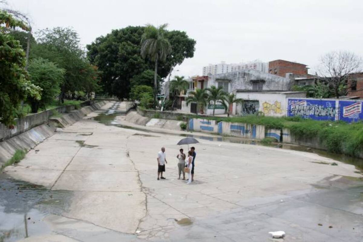Miembros de la Junta de Acción Comunal de San Pedro hicieron un llamado al Distrito para que agilice las obras en el canal Ricaurte y evitar así, un nuevo desbordamiento. DAGOBERTO CABARCAS - EL UNIVERSAL