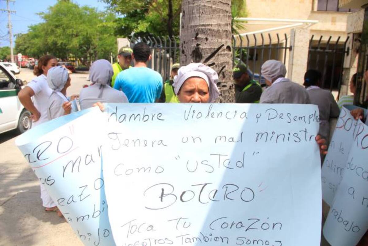 Protesta de trabajadores de Seatech este miércoles. ÓSCAR DÍAZ - EL UNIVERSAL