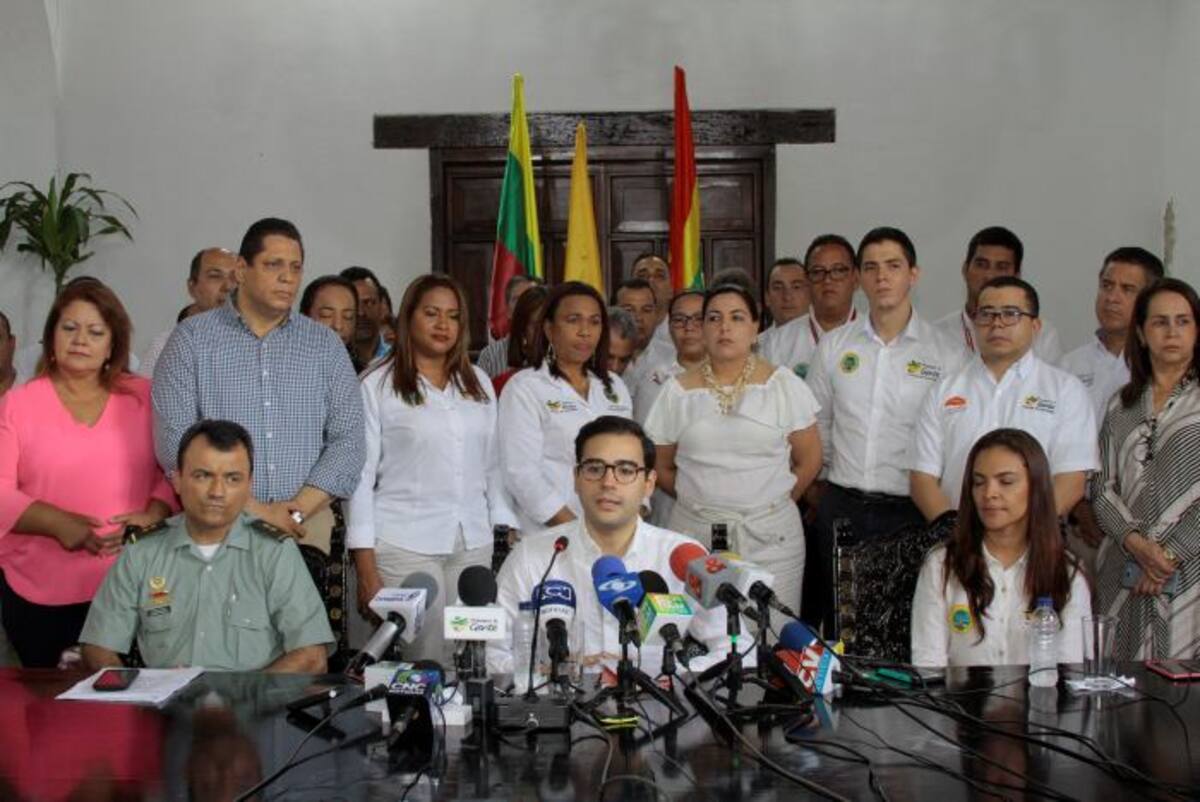 Sergio Londoño Zurek, alcalde (e) de Cartagena junto al gabinete de Primero La Gente. Oscar Díaz - El Universal.