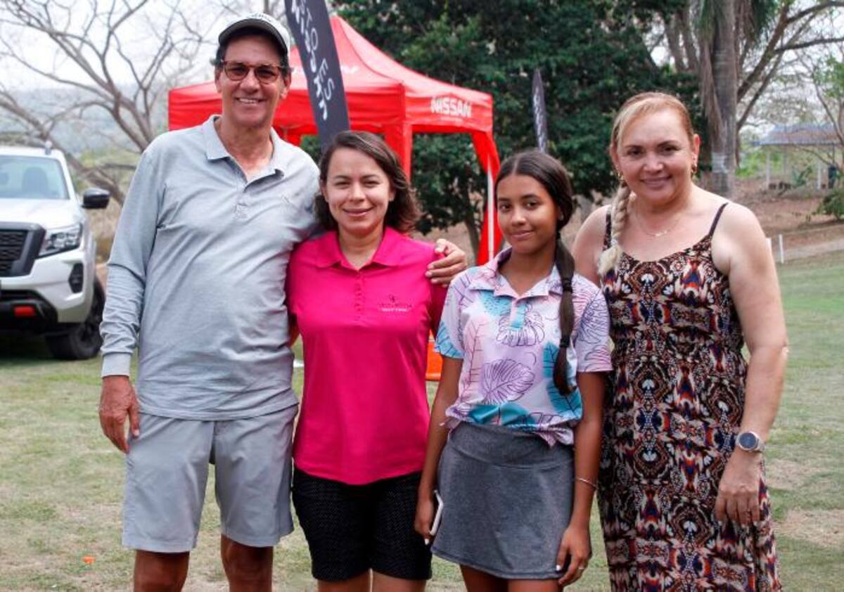 Amaury Paz, Marisol Gaviria, Tatiana Sáenz y María Eugenia de Morales.