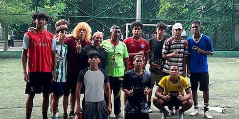 Del callejón a la cancha: un equipo de fútbol que transforma vidas
