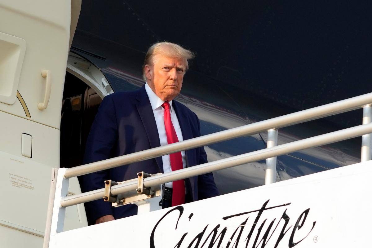 Galería: así fue la entrada y salida de Donald Trump en la cárcel de Georgia