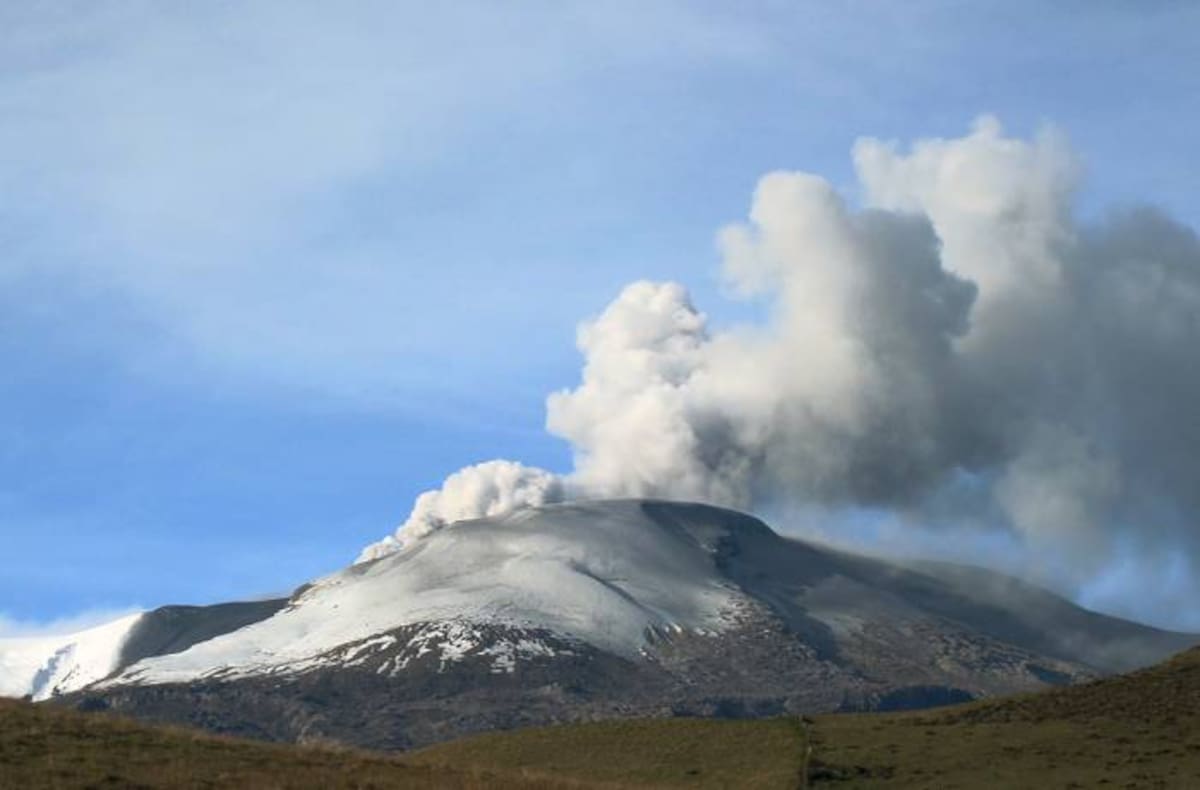 Así lucía el volcán nevado del Ruiz desde el sector del Refugio, horas después de registrada una señal sísmica asociada a emisión de cenizas, que incrementó su nivel de alerta a naranja durante el mes pasado. COLPRENSA