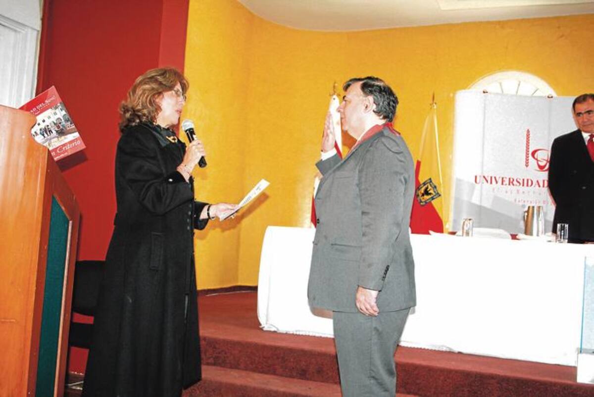 El ex magistrado José Gregorio Hernández tomó posesión como nuevo rector de Unisinú ante la Viceministra de Educación, Patricia Martínez Barrios.