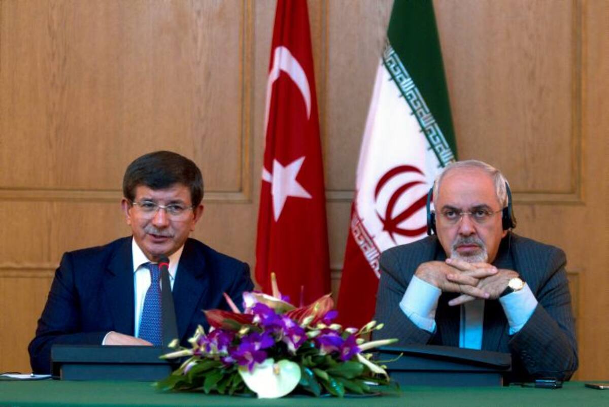 Zarif dijo que en lugar de presionar a Irán, las potencias mundiales deberían buscar un desarme regional. AP