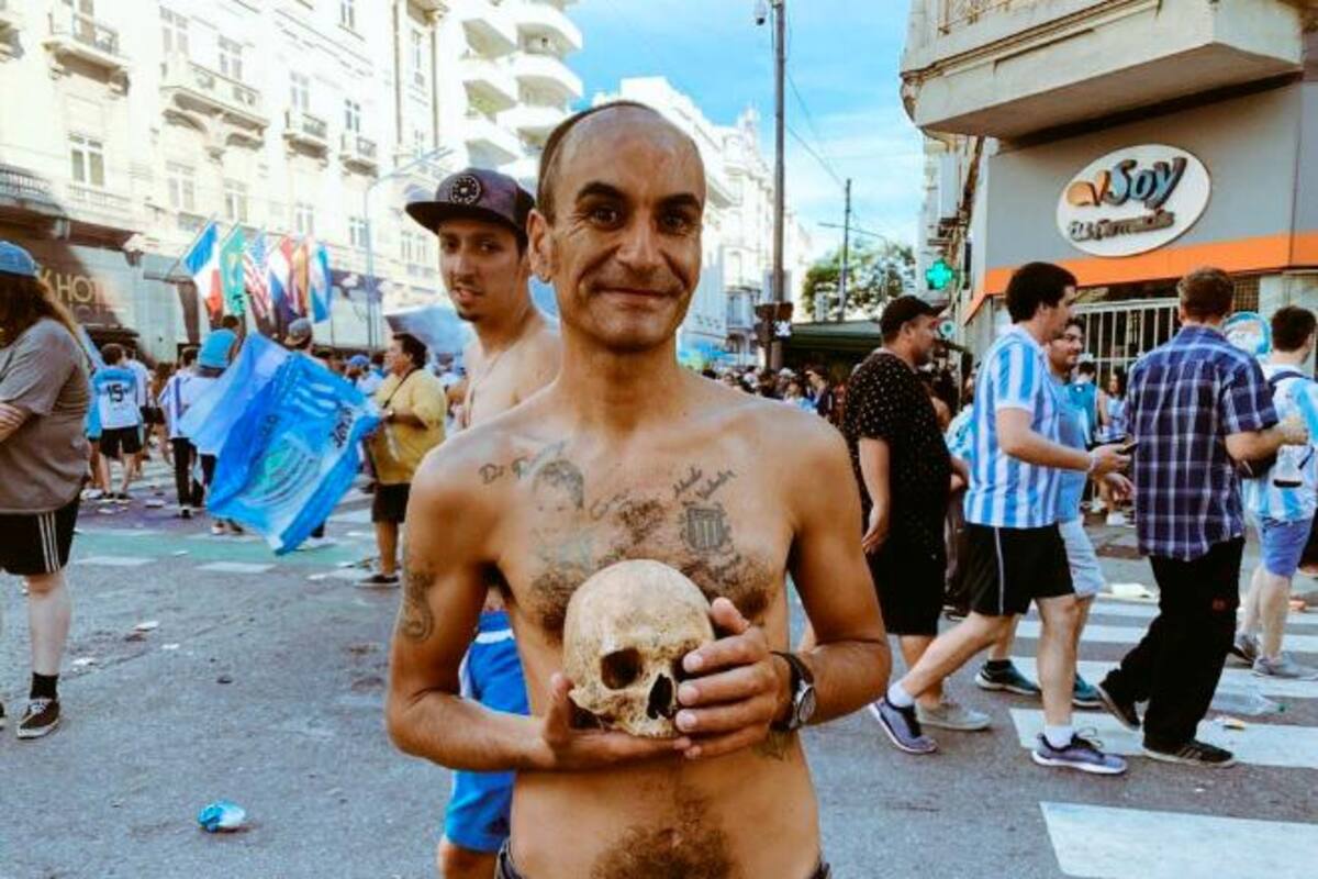 Llevó el cráneo de su abuelo a celebrar el título de Racing