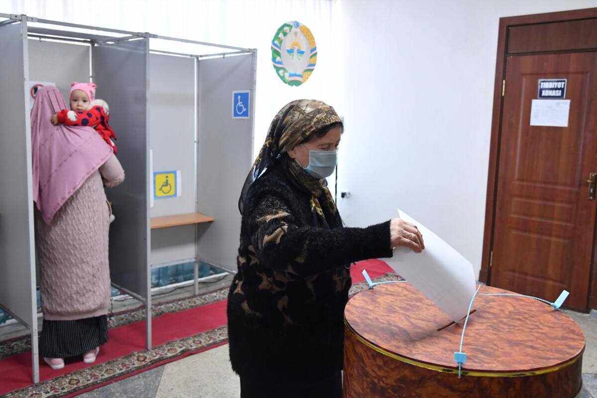 Uzbekistán vota en unas elecciones presidenciales sin oposición