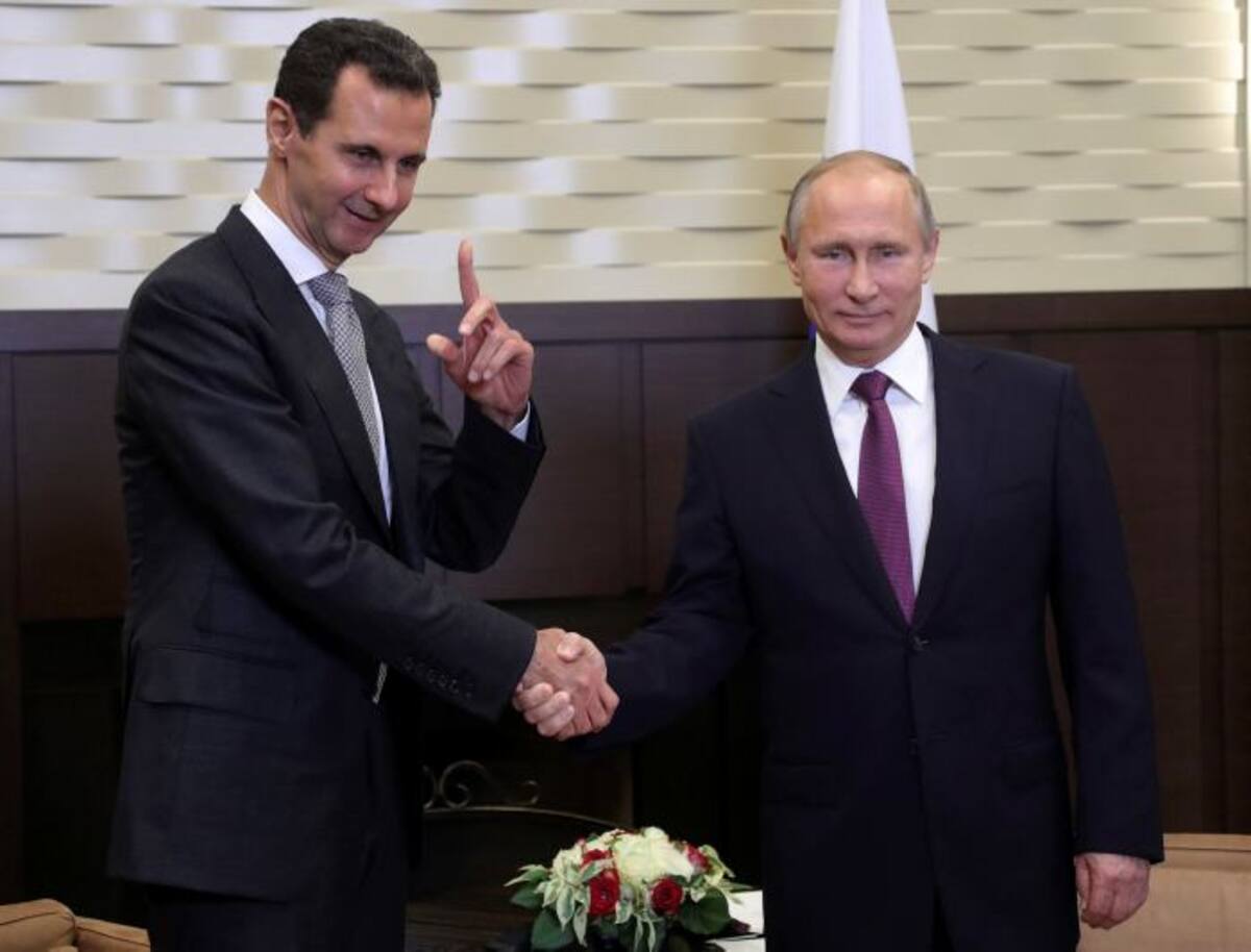 El presidente sirio, Bachar al Asad, aseguró hoy a su homólogo ruso, Vladímir Putin, de visita en Siria, que el pueblo de su país recordará siempre la ayuda del Ejército de Rusia. AP Mikhail Klimentyev