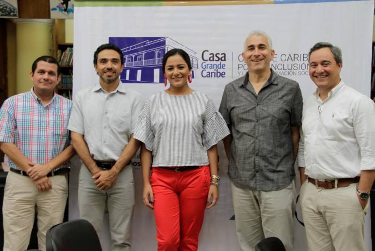 Aaron Espinosa, Javier Pérez, María Claudia Peñas, Jaime Bonet y Daniel Toro. MARUJA PARRA