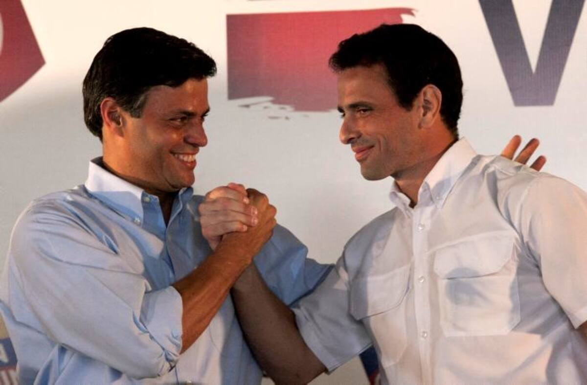 Leopoldo López, coordinador nacional del partido opositor Voluntad Popular, junto al excandidato presidencial Henrique Capriles. AP Ariana Cubillos