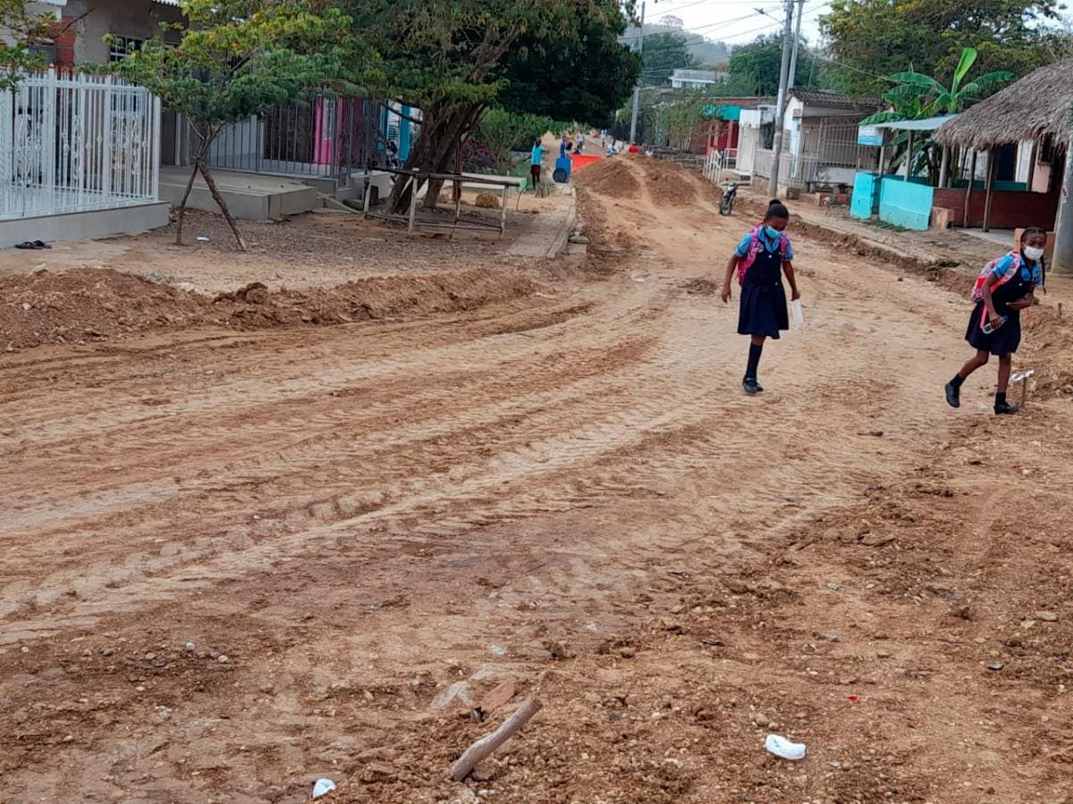 La vía de acceso al corregimiento Zipacoa también está en deplorables condiciones, y aunque la están interviniendo la comunidad se queja de retrasos.