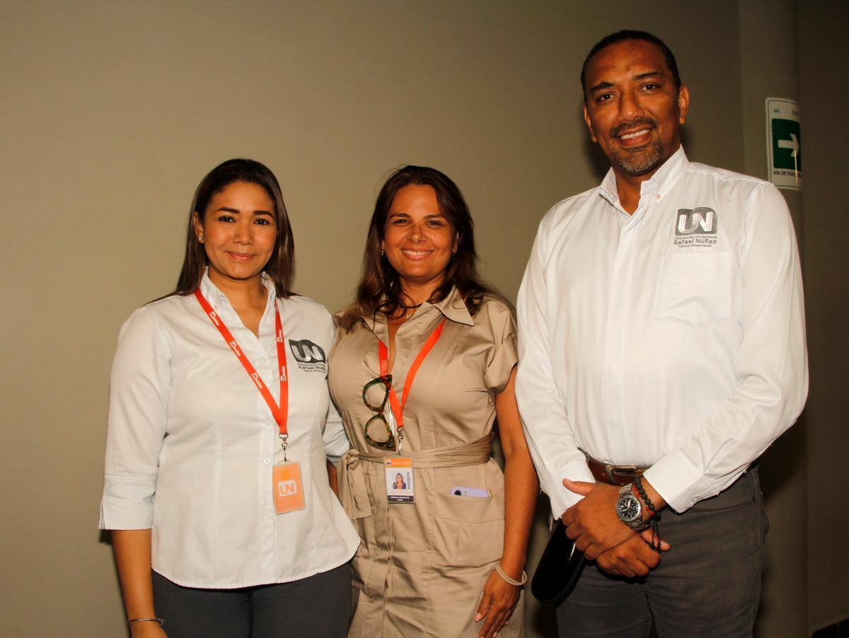 Vanessa Bossio, Vanessa Henríquez y Carlos Almanza.